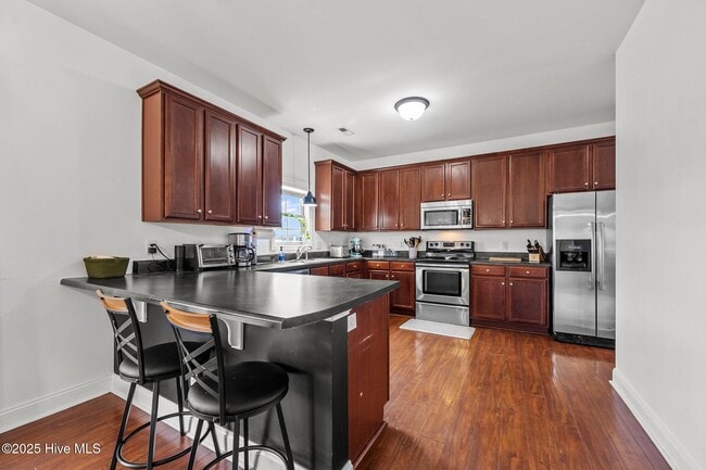 Building Photo - 300 Onyx Ct