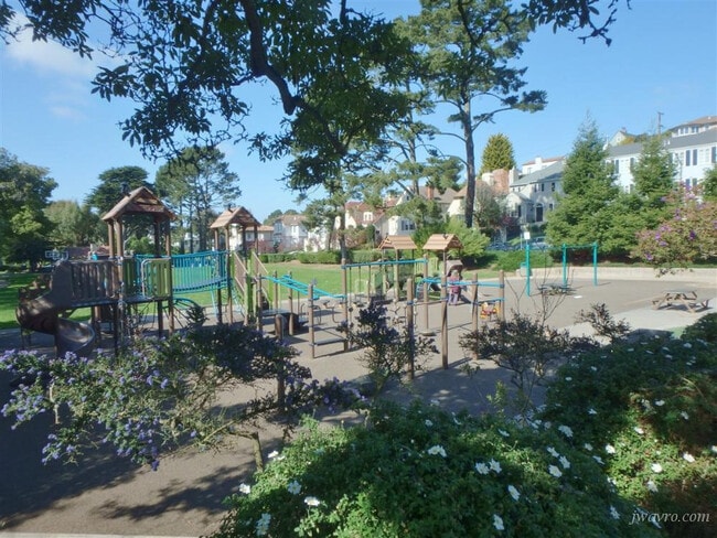 Building Photo - 40 Santa Paula Ave