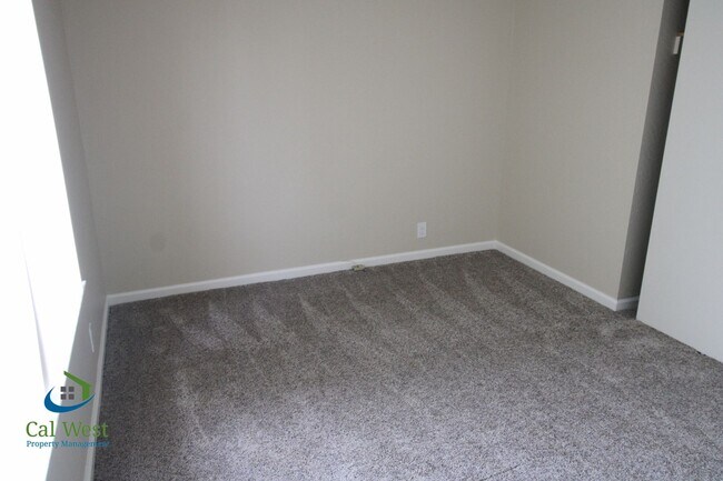 Building Photo - $4095 - 4 Bed/2 Bath 1933 sqft single stor...