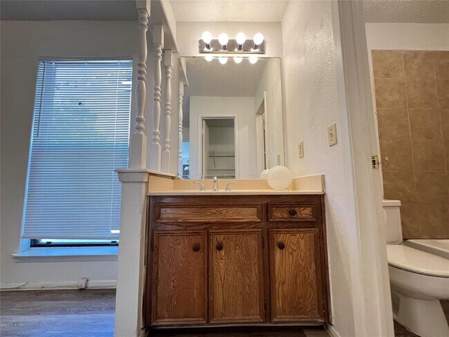 Building Photo - 10616 Mellow Meadow Dr