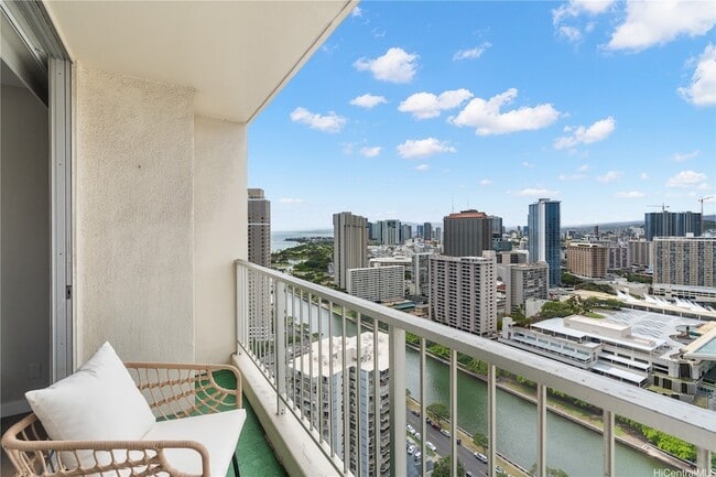 Building Photo - 400 Hobron Ln