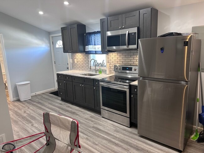 Building Photo - 902B Edgerly RD