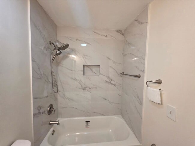 Building Photo - 309 NE 169th St