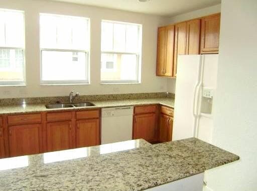 Building Photo - 883 Millbrae Ct