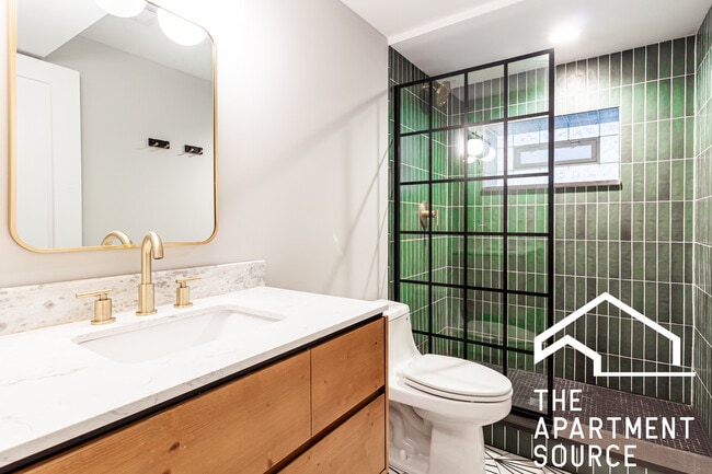 Building Photo - 2509 W Diversey Ave