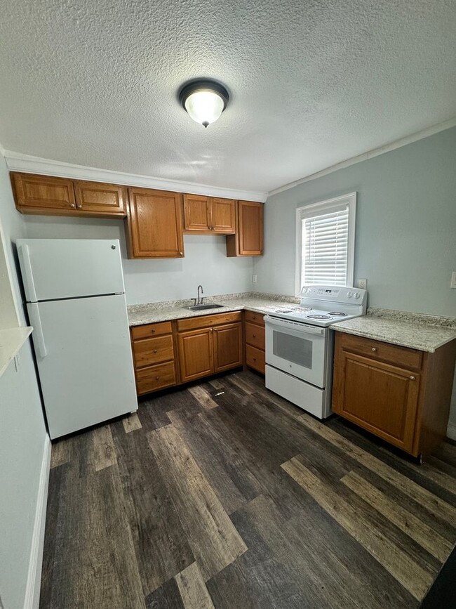 Building Photo - 2 Bedroom 1 Bath near Busch Garden