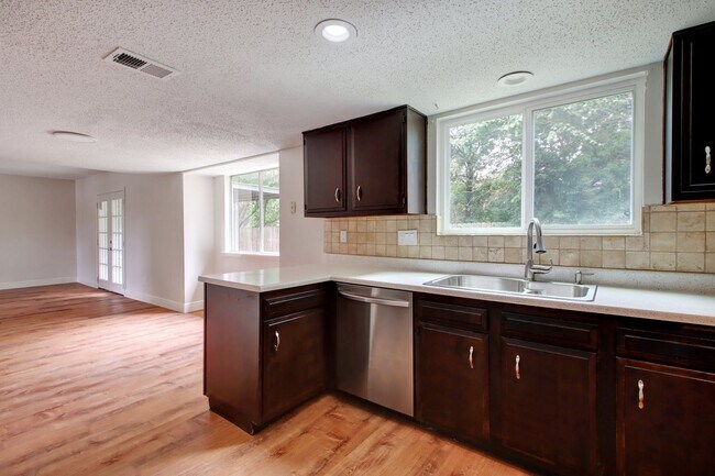 Building Photo - Two stories 3 Bedrooms & 3 Bathrooms Home for Rent in Desirable Anderson Mill NW of Austin