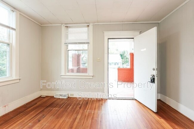 Building Photo - 909 Rich Ave