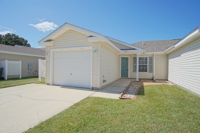 Primary Photo - 2BR/1BA Home in Silverthorn – Close to Sho...