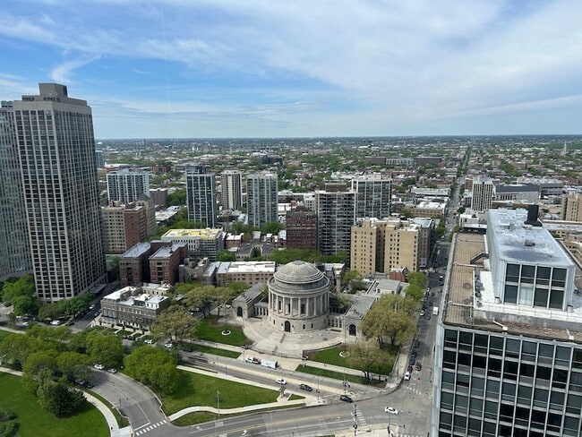 Building Photo - 2800 N Lake Shore Dr