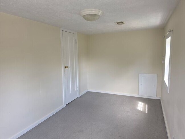 Building Photo - 2 bedroom unit in Berrien Springs