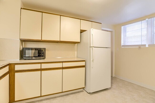 Building Photo - The Back Nine