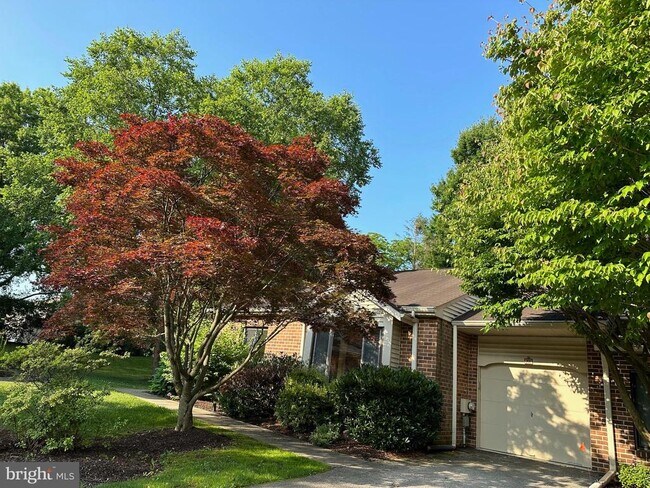 Building Photo - 301 Hanover Ct