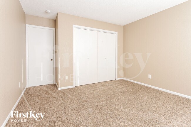 Building Photo - 1820 Long Lake Dr