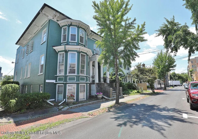 Building Photo - 16 John St