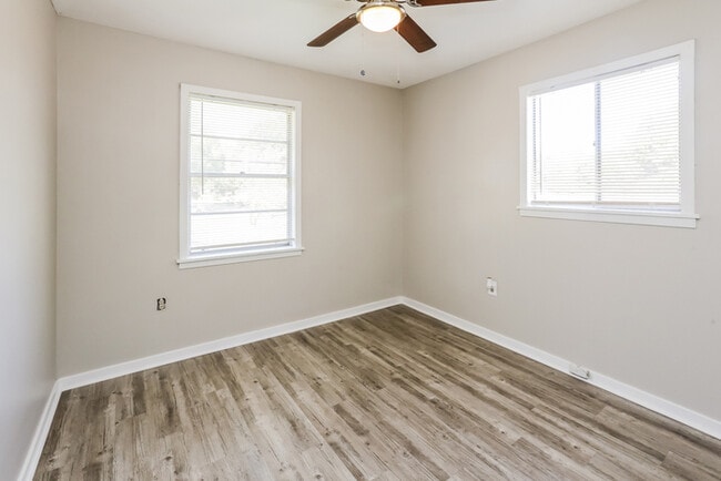 Building Photo - 9208 Marilyn Dr