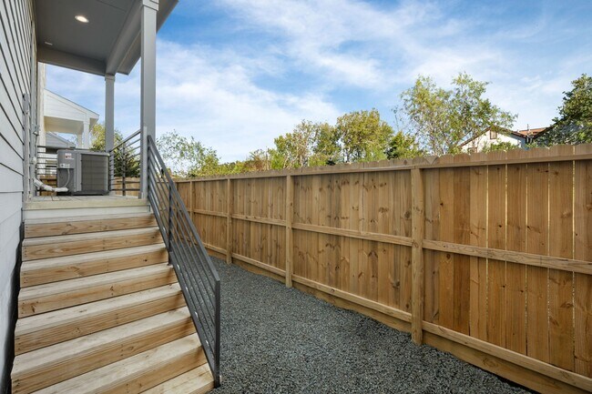 Building Photo - 5610 Savyon Dr