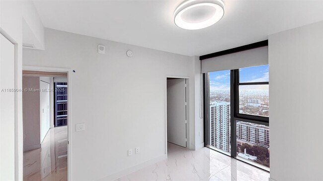 Building Photo - 700 NE 24th St