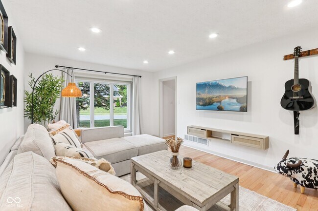 Building Photo - 521 Thornberry Dr