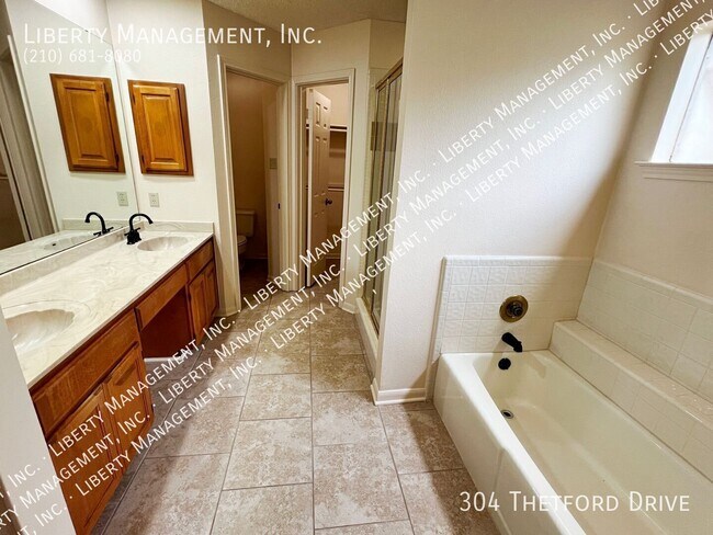 Building Photo - 304 Thetford Dr