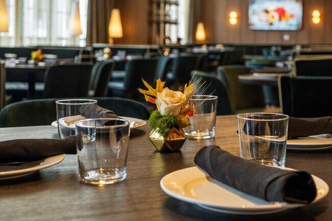 Building Photo - 215 SW 5th Ave