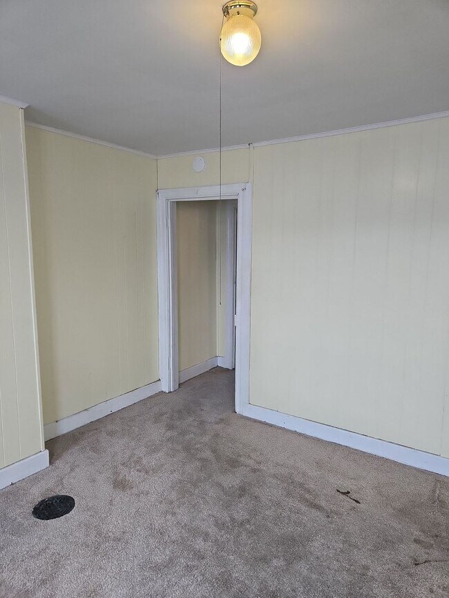 Building Photo - 2-12 Philadelphia Ave