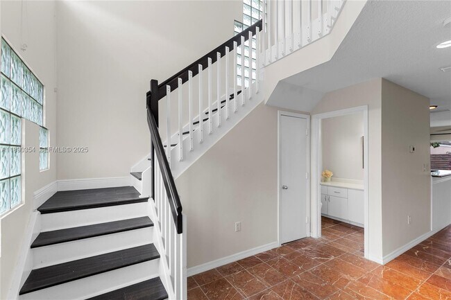 Building Photo - 20003 NE 6th Ct Cir