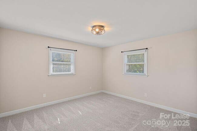 Building Photo - 540 Hoover Rd