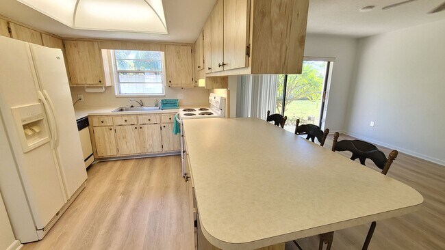 Building Photo - Beautiful Corner Lot Rental-Large 4 Bedroo...