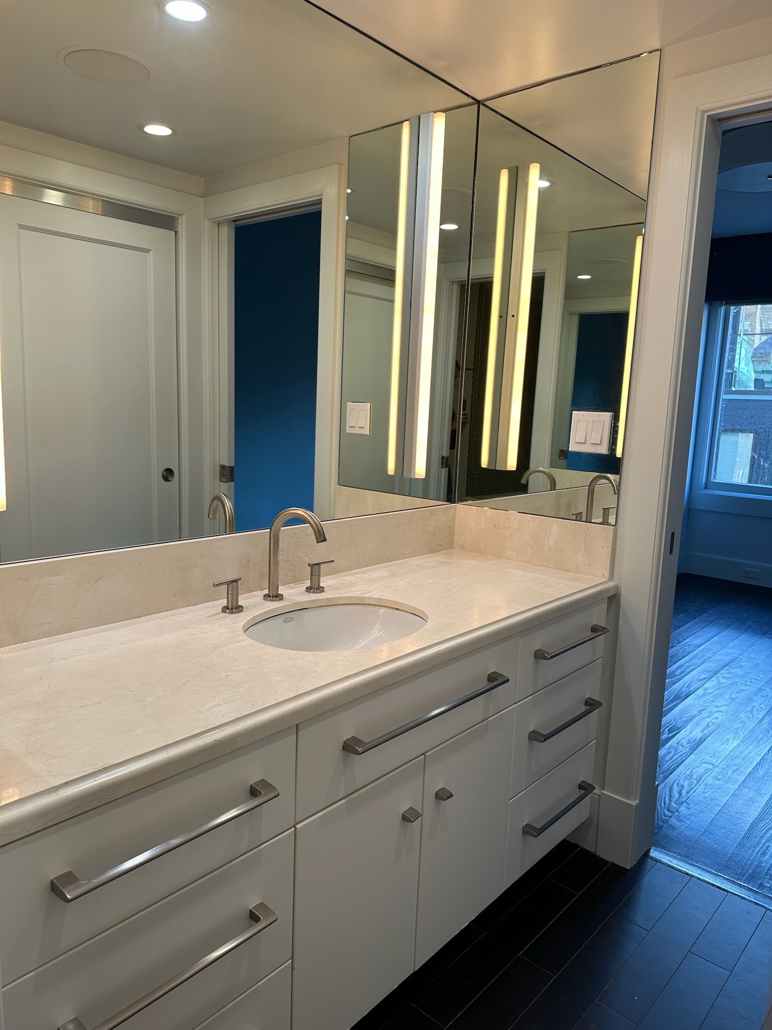 Bath with doors to Hall and to 2nd Bedroom - 46 Culebra Ter