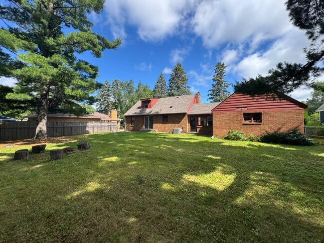 Building Photo - 3BR/1BA in Roseville Featuring A Sprawling Fenced Yard & An Attached Garage