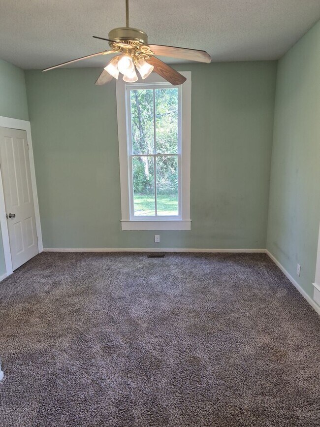 Building Photo - 3942 Howell Dr