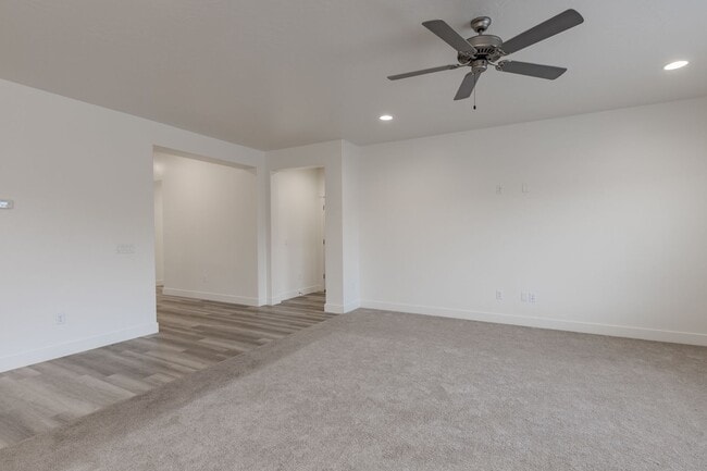 Building Photo - Beautiful Property in the Sage Canyon Neig...