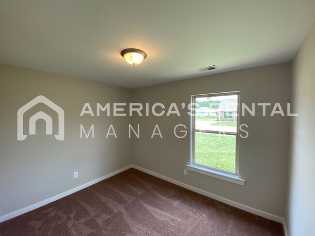 Building Photo - Home for Rent in Talladega, AL!!! Available to View! DEPOSIT PENDING!