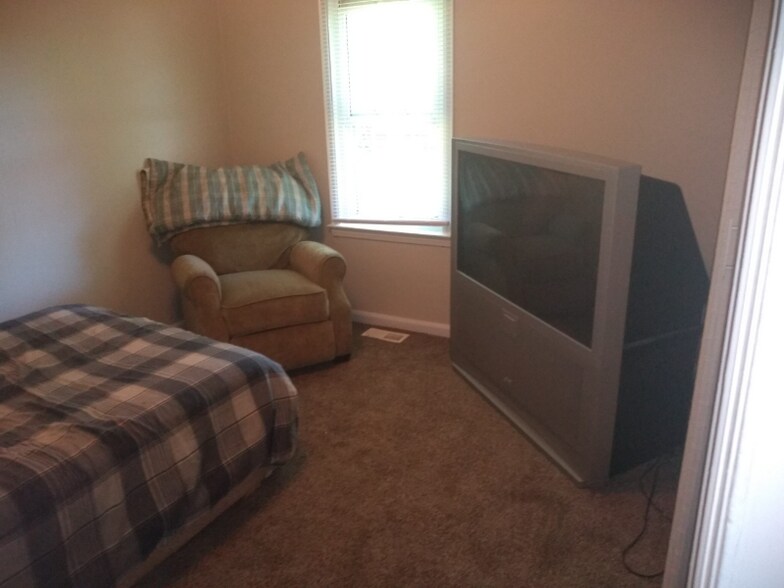 Building Photo - 958 Merriman Rd