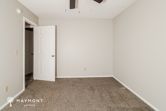 Building Photo - Cozy Three Bedroom