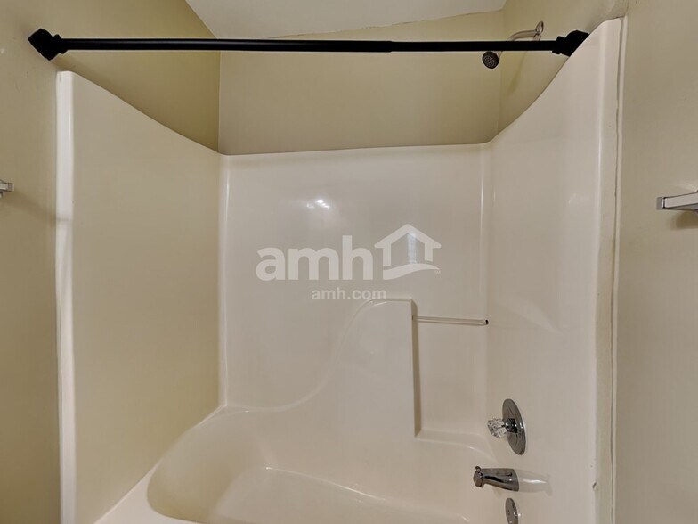 Building Photo - 6217 Highland Brook Dr