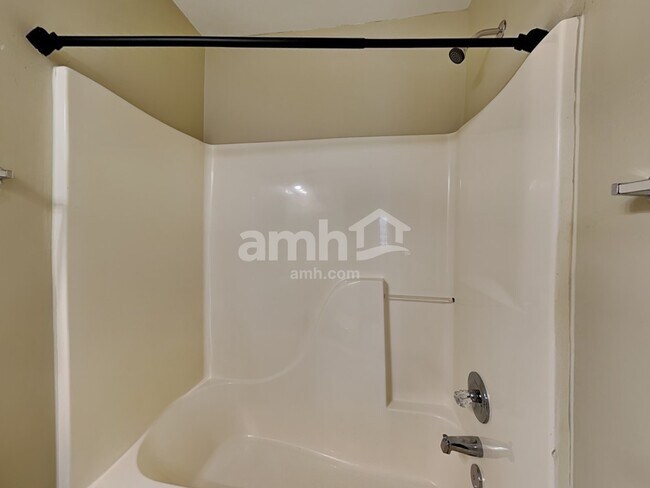 Building Photo - 6217 Highland Brook Dr