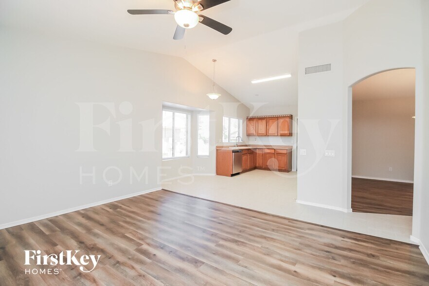 Building Photo - 6057 E Preston St