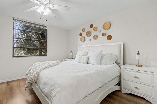 Building Photo - 1518 Whitehall Dr