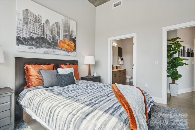 Building Photo - 110 Razades Wy