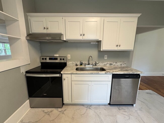 Building Photo - Updated 2/1 Brick House in Celanese- $1,395