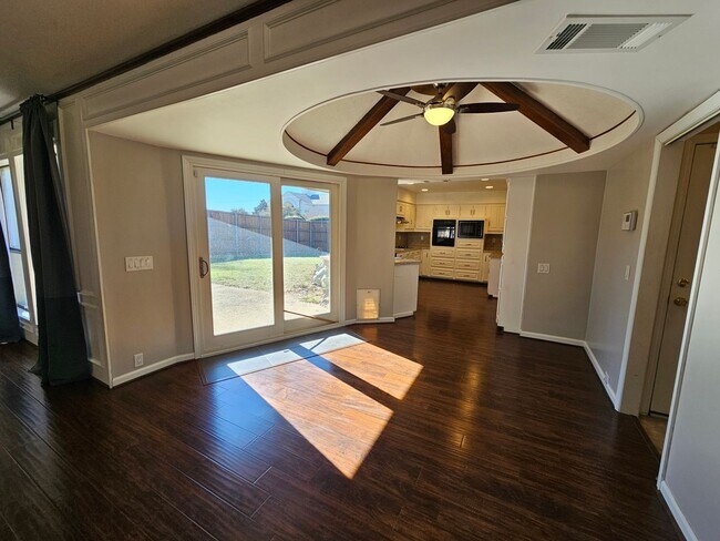 Building Photo - AVAILABLE NOW!