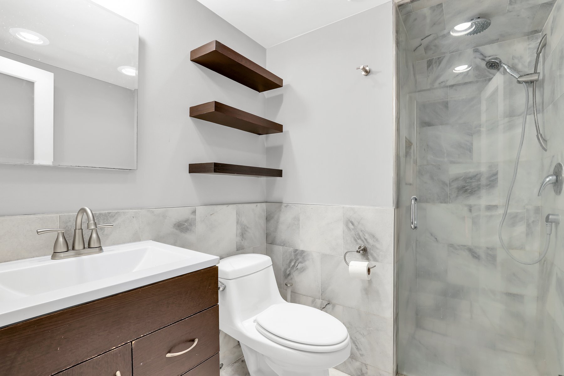 Building Photo - 321 W Broughton St