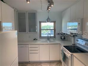 Building Photo - 4650 Cove Cir