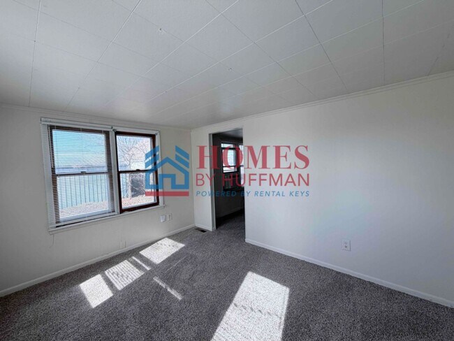 Building Photo - 331 S Barker Ave