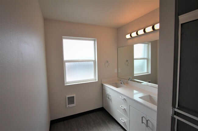 Building Photo - 841 Greenfield Dr