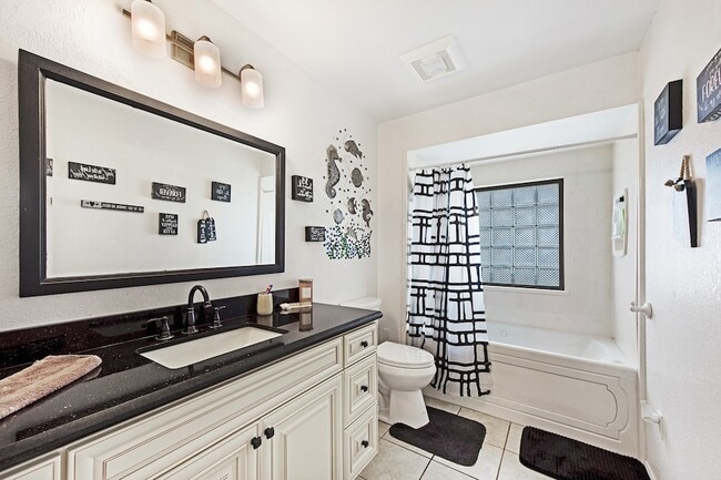 Building Photo - 336 Admiral Cir