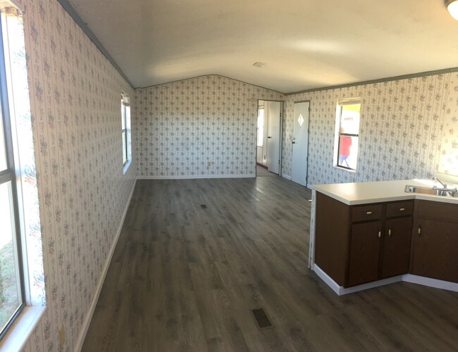 Building Photo - Newly remodeled 2 BDR / 2 BA Home