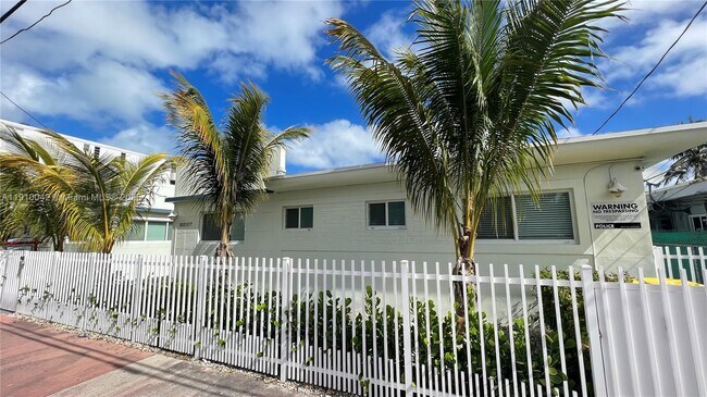 Building Photo - 8235 Crespi Blvd